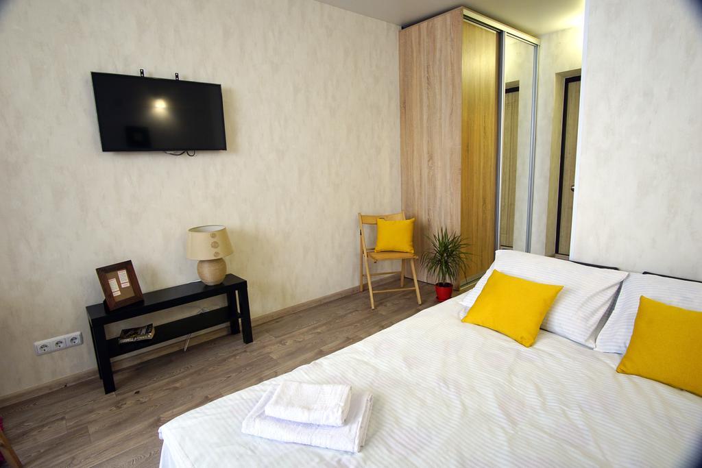 54a Tselinogradskaia Str at Alekseevka underground Kharkiv Eksteriør billede