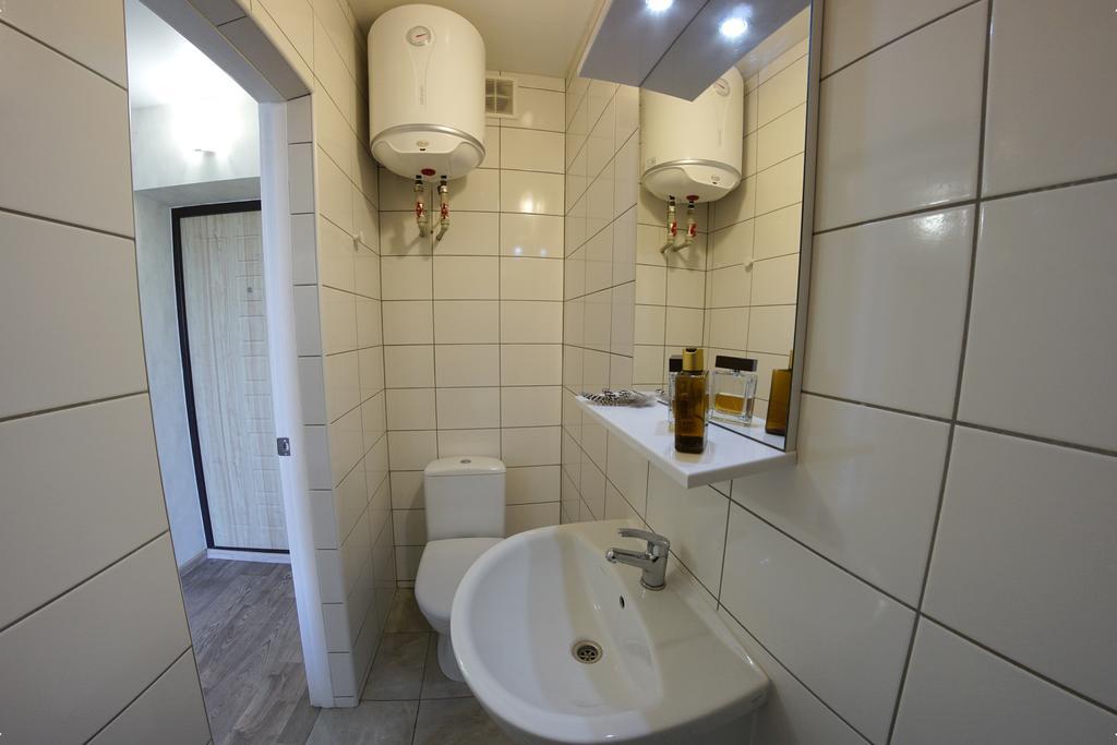 54a Tselinogradskaia Str at Alekseevka underground Kharkiv Eksteriør billede