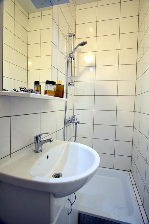 54a Tselinogradskaia Str at Alekseevka underground Kharkiv Eksteriør billede