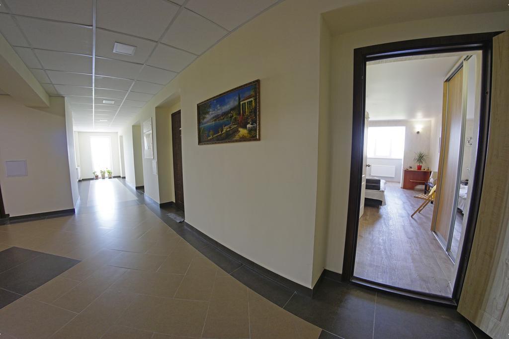 54a Tselinogradskaia Str at Alekseevka underground Kharkiv Eksteriør billede