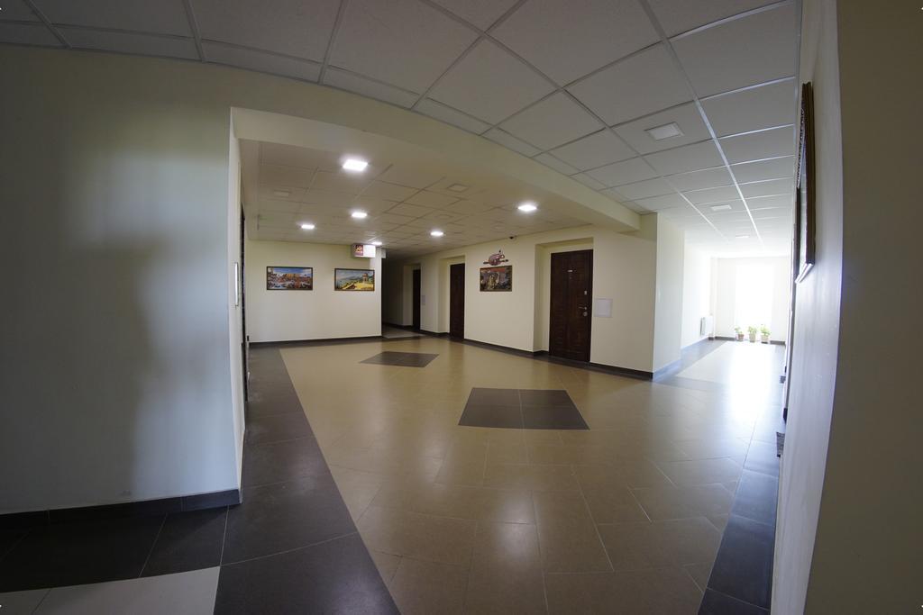 54a Tselinogradskaia Str at Alekseevka underground Kharkiv Eksteriør billede