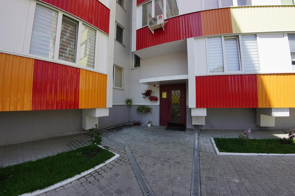 54a Tselinogradskaia Str at Alekseevka underground Kharkiv Eksteriør billede