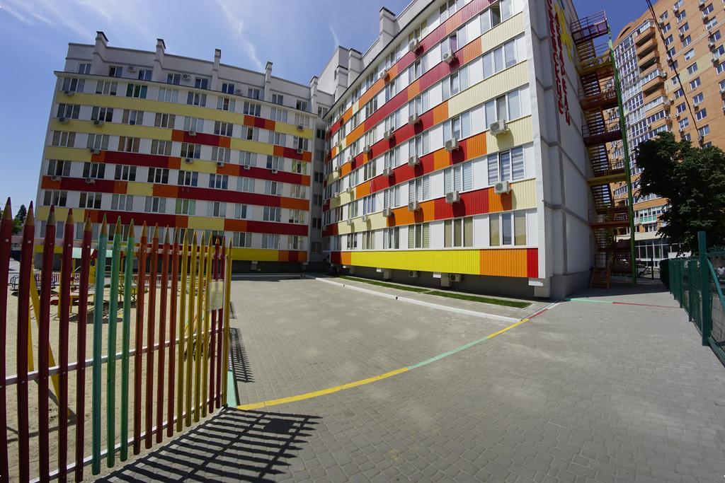 54a Tselinogradskaia Str at Alekseevka underground Kharkiv Eksteriør billede